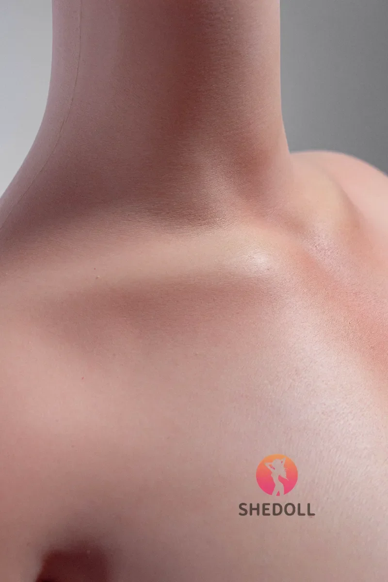 shedoll hyperrealistic skin display chest detail 1.webp